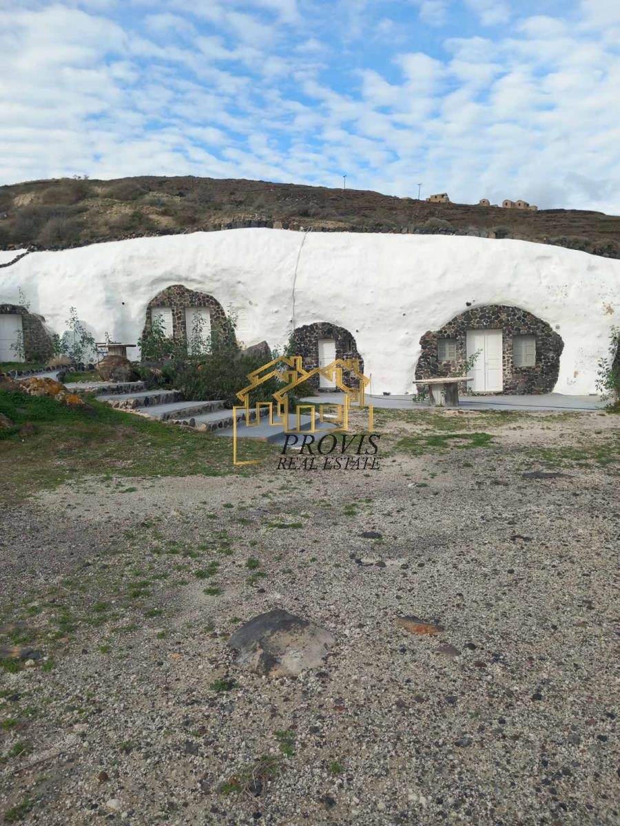 (Προς Ενοικίαση) Κατοικία Συγκρότημα κατοικιών || Κυκλάδες/Σαντορίνη-Οία - 120 τ.μ, 6 Υ/Δ, 35.000€ 